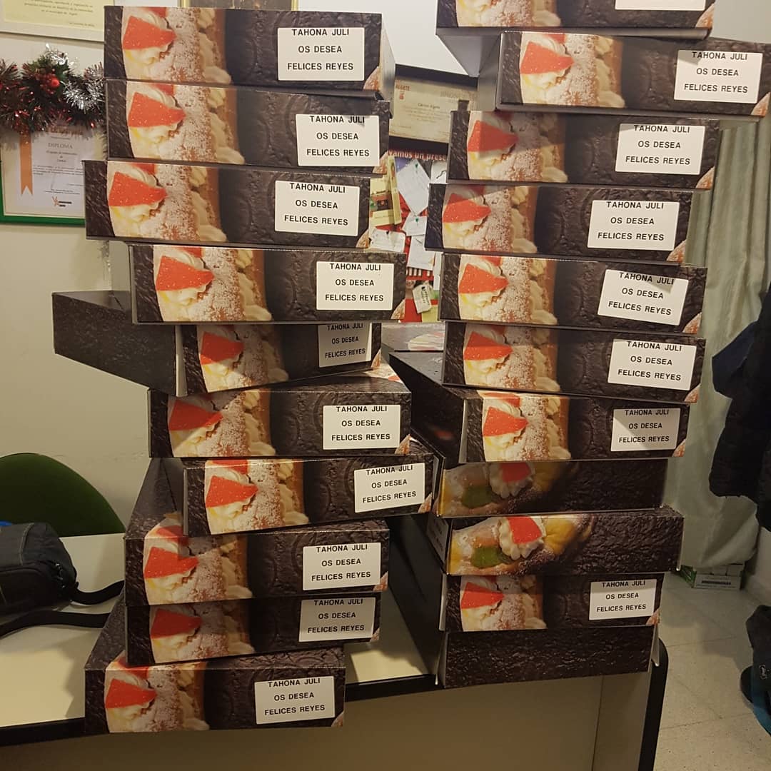 CaritasAlgete's tweet photo. Todo preparado en caritas algete. Gracias un año más a tahona juli por sus roscones un año más https://t.co/I04GPFrIwJ