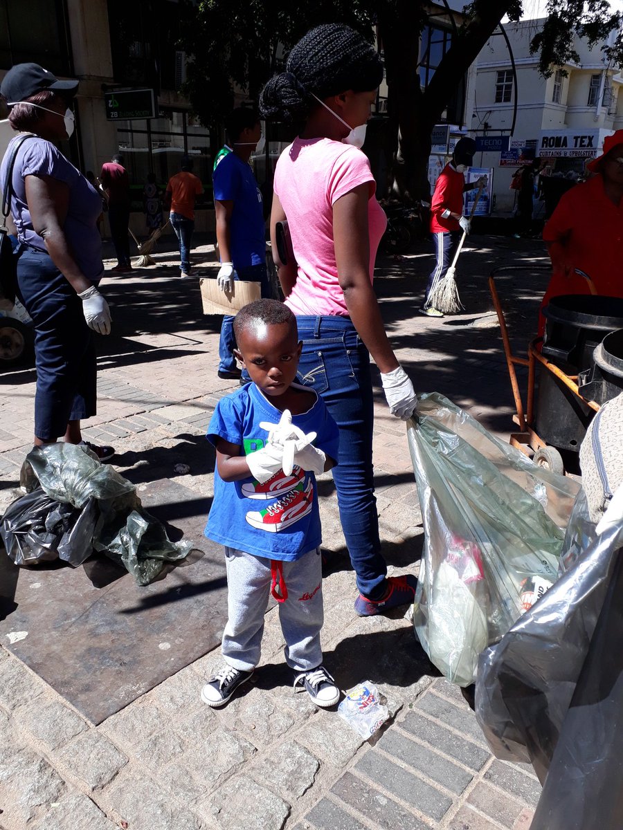 ZimboGreen's tweet photo. "Catch them young", First street creating awareness and going green with the JCI team and other concerned citizens. Lesss Go Green!
#ReuseReduceRecycle
#ZimboGreen
# https://t.co/O7KtmV3UFA
