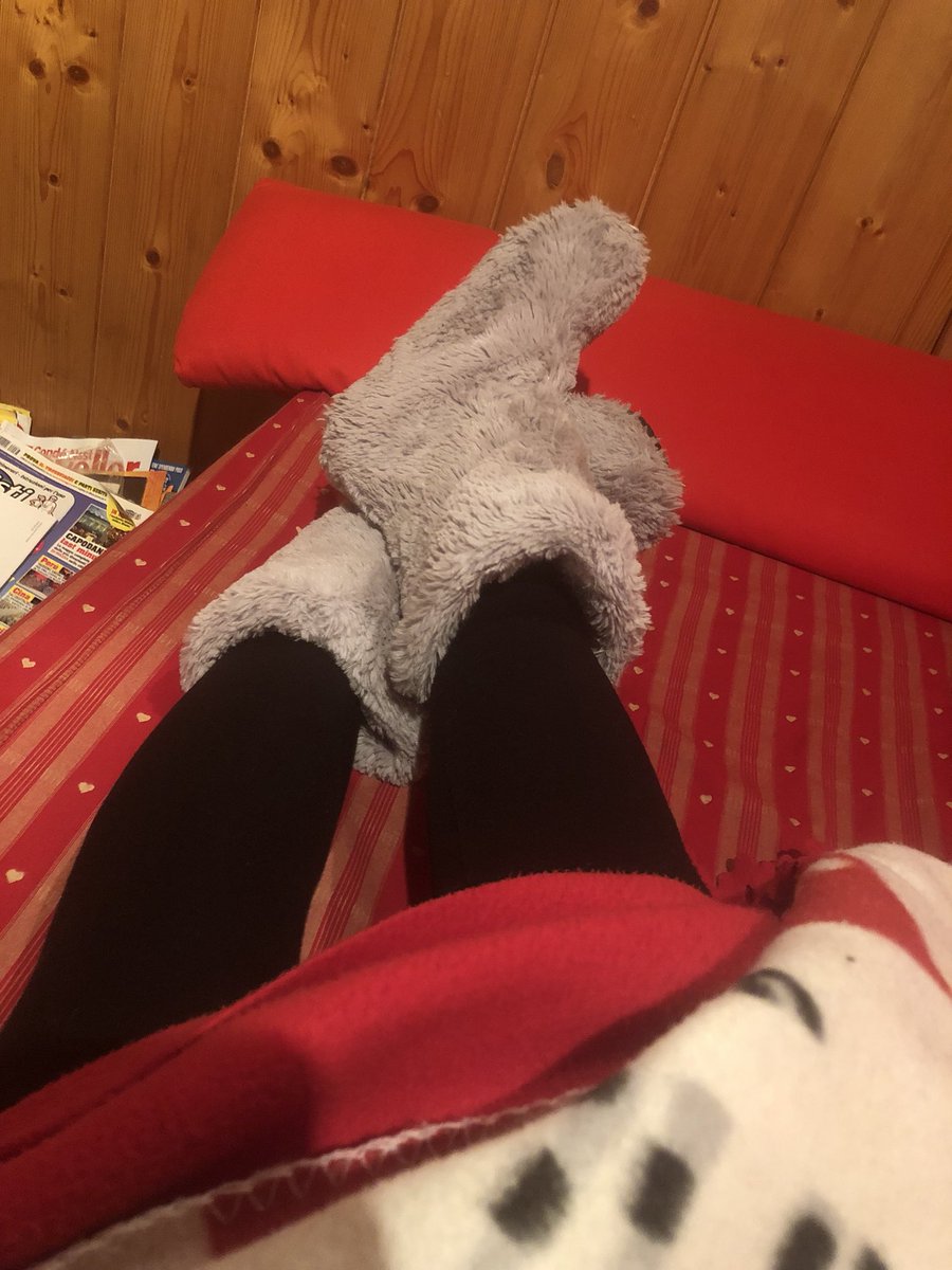 annapres70's tweet photo. Poi basta con ste battute il 6 gennaio di prima mattina...io non sono una befana...sono diversamente gnocca!
#Epifania2018 #befana2018 #Befanaday ❤️ https://t.co/suMALXJH3D
