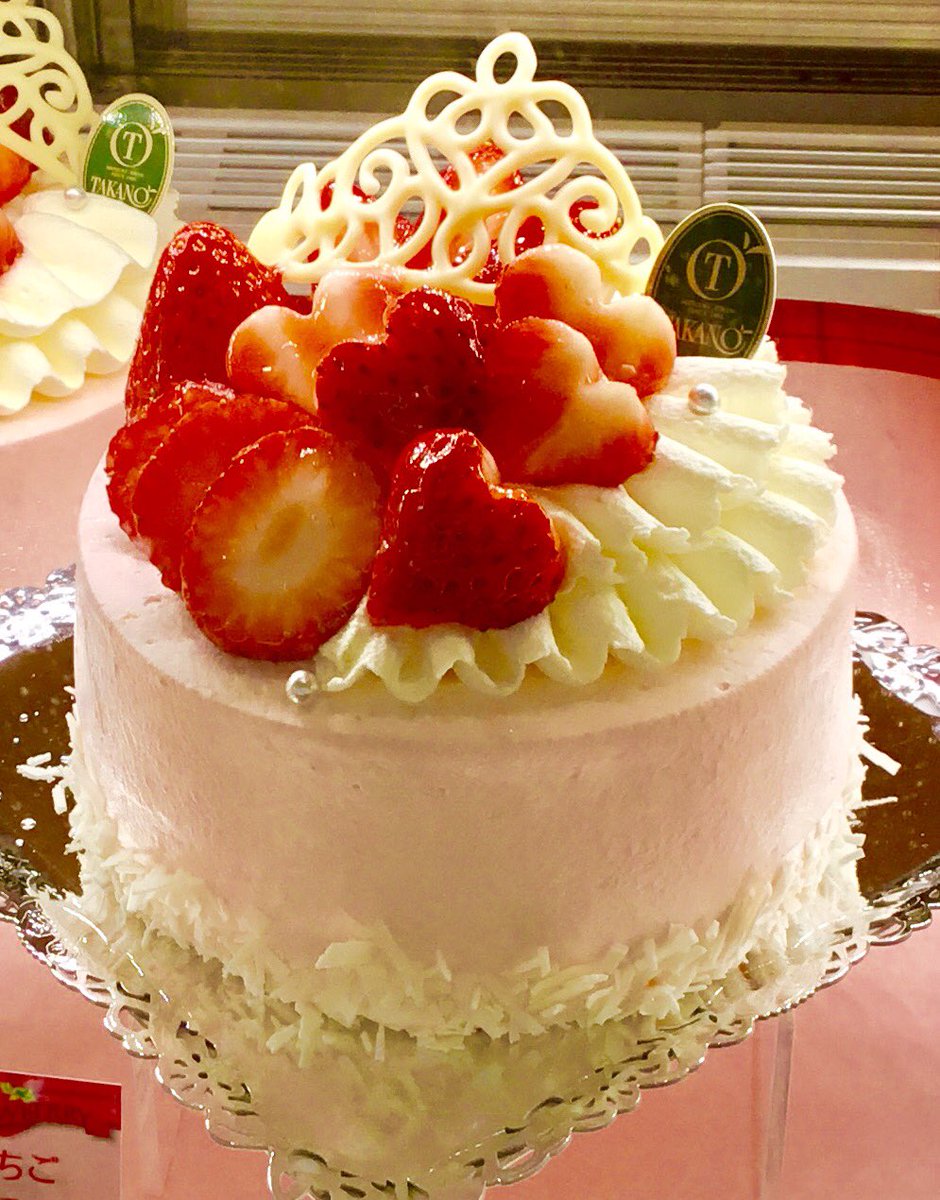 ルミネエスト新宿 على تويتر B1f 新宿高野 1月新作 エスト限定ケーキ 新作のホールケーキはティアラを乗せて可愛いく豪華に仕上げました 誕生日や記念日にいかがですか