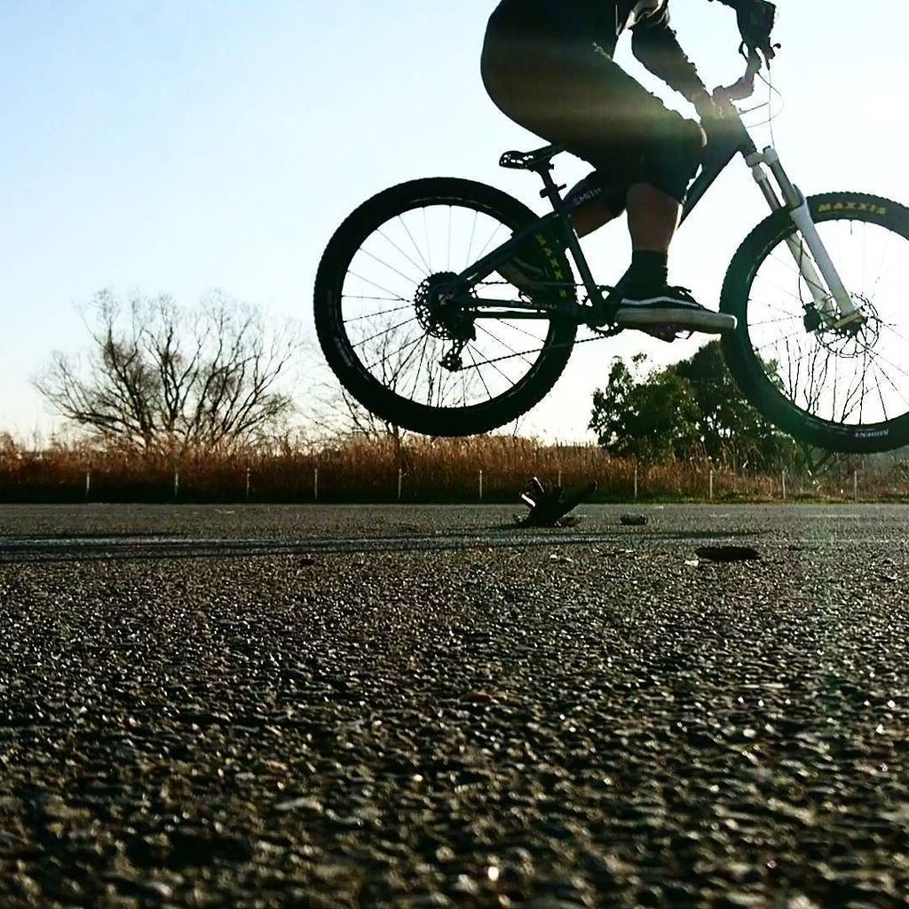 JunYamagishi's tweet photo. 恥ずかしながら今日のひとコマ
これからもっと飛べるように
頑張るわいっ!
#MTB #downhill #allmountain #freeride #enduro #trail #singletrack #techin #gs400 #CHRISKING #CHROMAG #shimano #SLX #sram #NX #mavic #crossmax https://t.co/IXwqWkGdLr https://t.co/GcJpzDRdkB