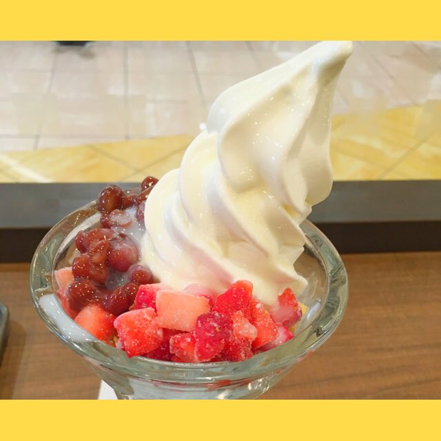 mm2017_tkb's tweet photo. サンマルクカフェのパフェ🍰
これでなんと390円！
すごい美味しかった👅❤️

＃サンマルクカフェ https://t.co/GCLbR9MXex