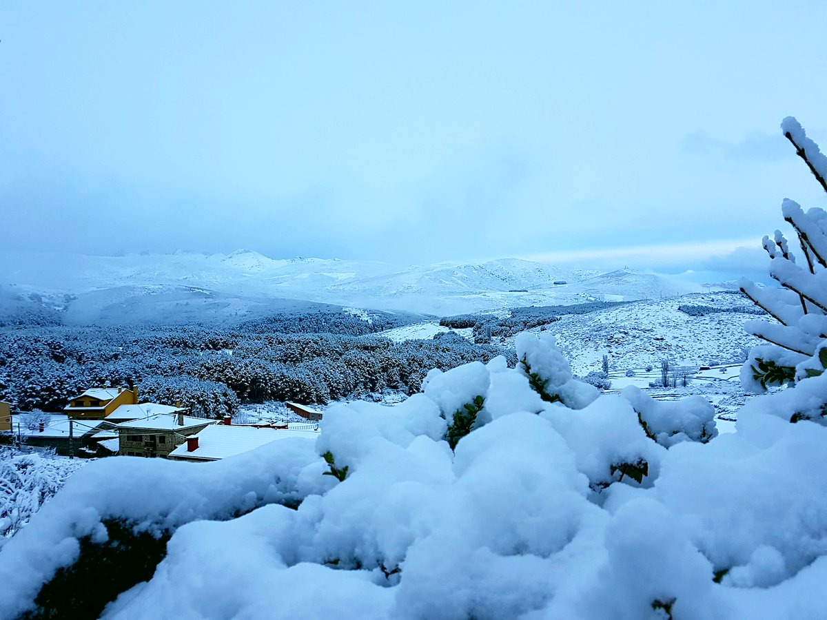 ObjetivoGredos's tweet photo. Amaneciendo el día de #Reyes en  #Gredos https://t.co/qnT82hbjOo