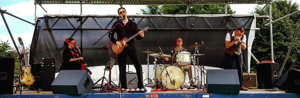 Happy New Year from all the band! 2018 is going to be a huge year for us, so if you'd like to be part of the action &amp; are interested in booking us for your venue or festival do get in touch, just message us on here or email our management at bookingpjedr@poplarjake.com 😎🎸😎