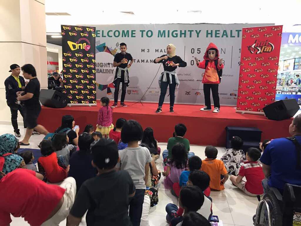 hotfm976's tweet photo. Hang Omar Timor dengan #HotFMHondaJazzZommerz ada dekat M3 Mall, Taman Melati, cepat join dorang untuk aktiviti yang disediakan
#MightyHealth #HangOmarTimor https://t.co/wS86bH2oaL