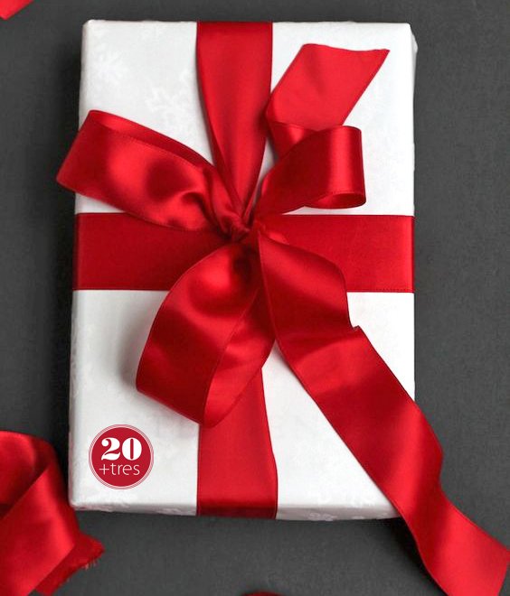 20mastres's tweet photo. ¡Feliz Día de Reyes! Estamos seguras de que tendréis un montón de regalos bajo el árbol ¡Disfrutad de un día lleno de ilusión! #reagalabelleza #DíadeReyes #ReyesMagos #FelizDíadeReyes https://t.co/oZ3cETg92B