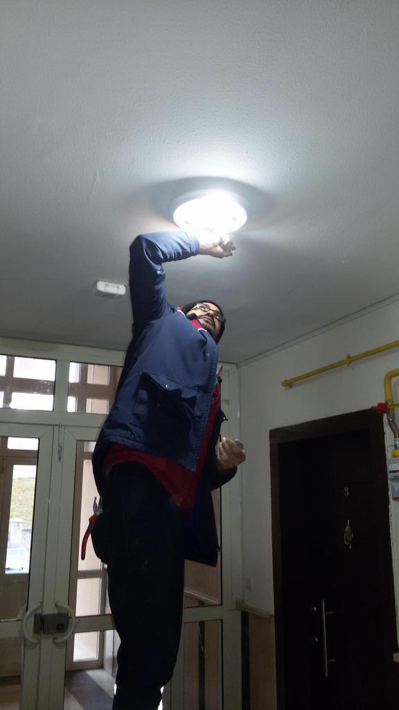 B1-21 sürekli yanan tavan apliği yenisi ile değiştirildi.