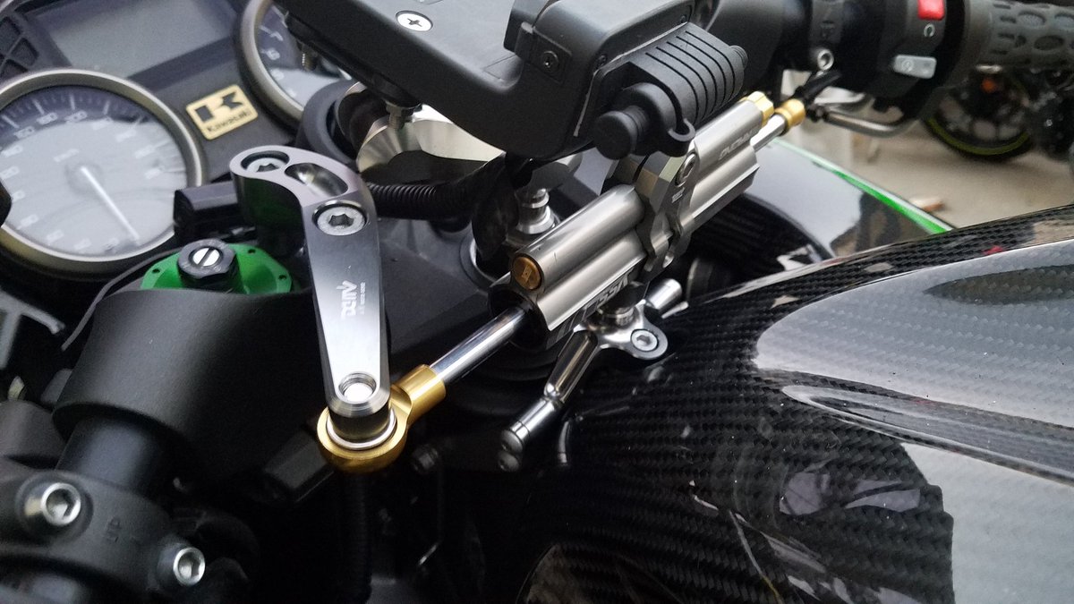 愛車の #ZX14R にステアリングダンパーを装備してみました。 ハンドル