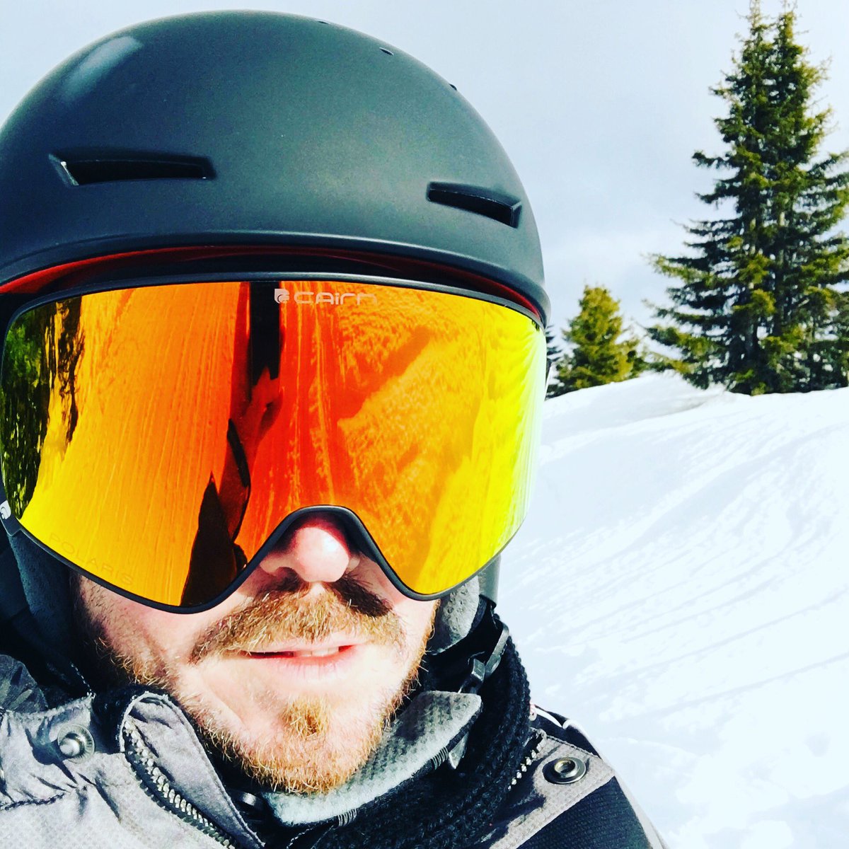 Jusbrockin's tweet photo. Blue Slope success!! ... getting off of chairlift without faceplanting FAIL! π€£π€£ .. stopping entire ski lift as a result SUCCESS!!ππβοΈβοΈβοΈ #skiing #faceplanting https://t.co/4T7Bd9iOIN
