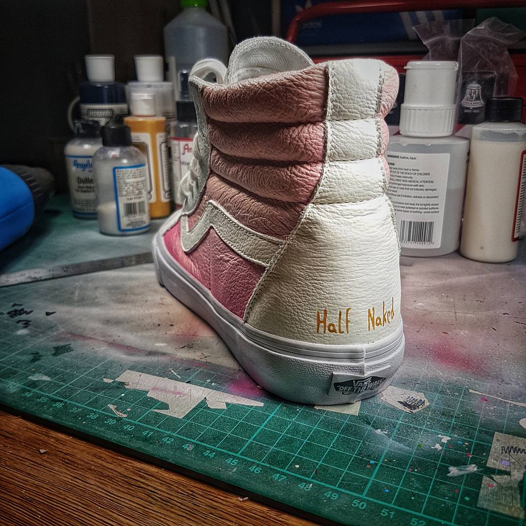 DanielGiles17's tweet photo. @machinegunkelly half naked almost famous inspired customs...keep inspiring G.U.N.N.A #EST https://t.co/F7dAw2cxz9