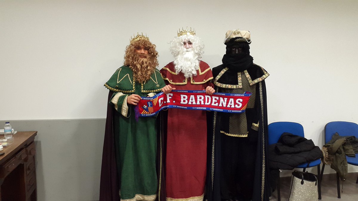 Ya están de vuelta los Reyes Magos de Oriente con la nueva bufanda de su club preferido el <a href="/CFBARDENAS/">CFBARDENAS</a>
