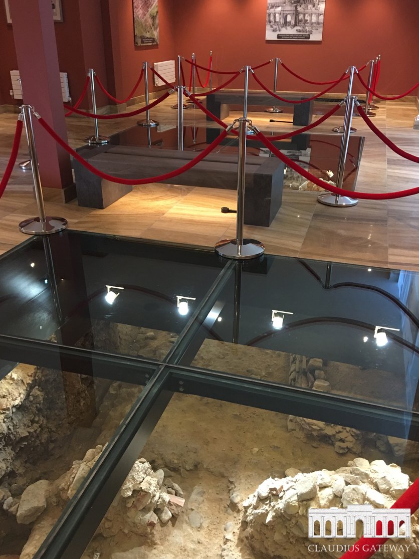 ClaudiusGateway's tweet photo. It's the weekend! 🙌 Come and see a fascinating piece of Roman history here at Claudius Gateway. You can also get a nice hot drink! All for charity. #Colchester #Essex #tourism #thingstodo #Roman https://t.co/EgRikkc4R3