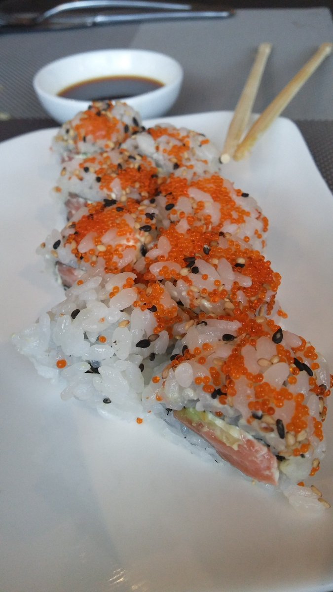 Bifscuit38's tweet photo. #sushi #ilovefood 🍣😍 https://t.co/eeGxUgAf6P