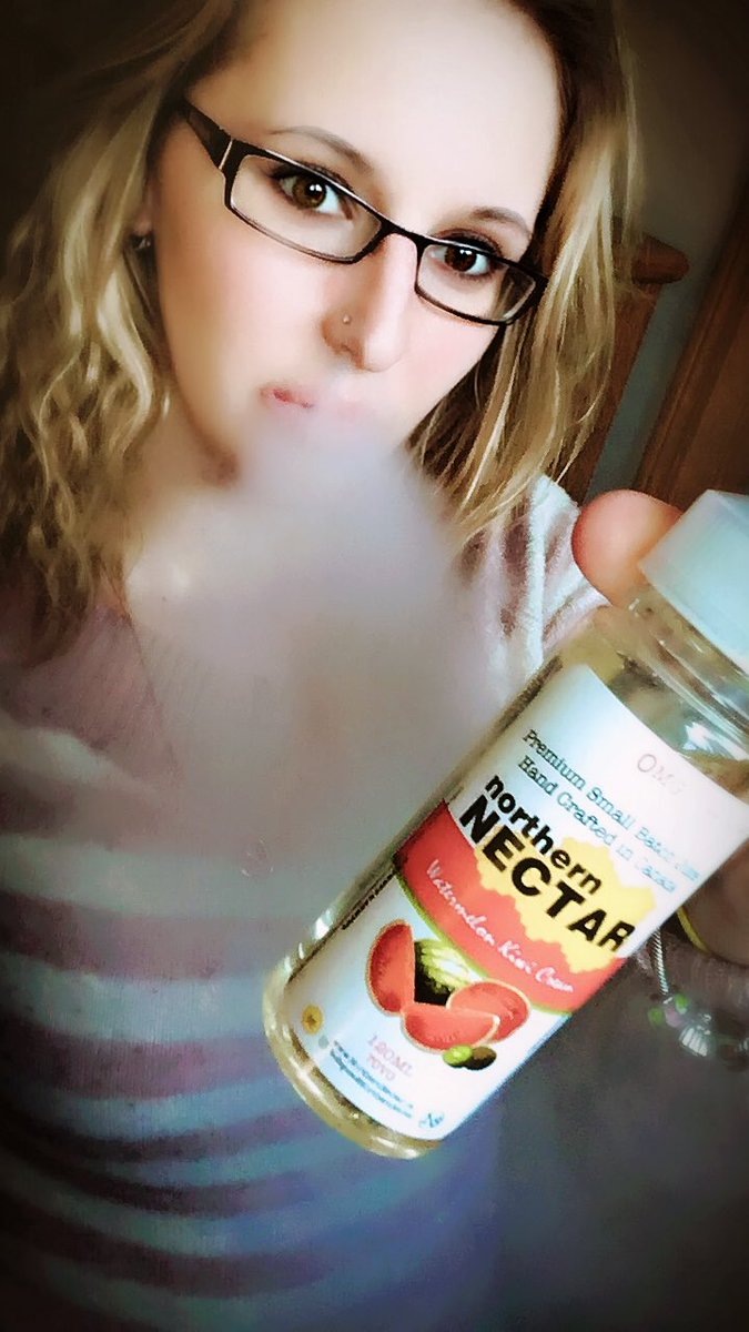 foggingblonde's tweet photo. #FoggingBlonde #vapenation #promomodel https://t.co/mUzvQbhblP