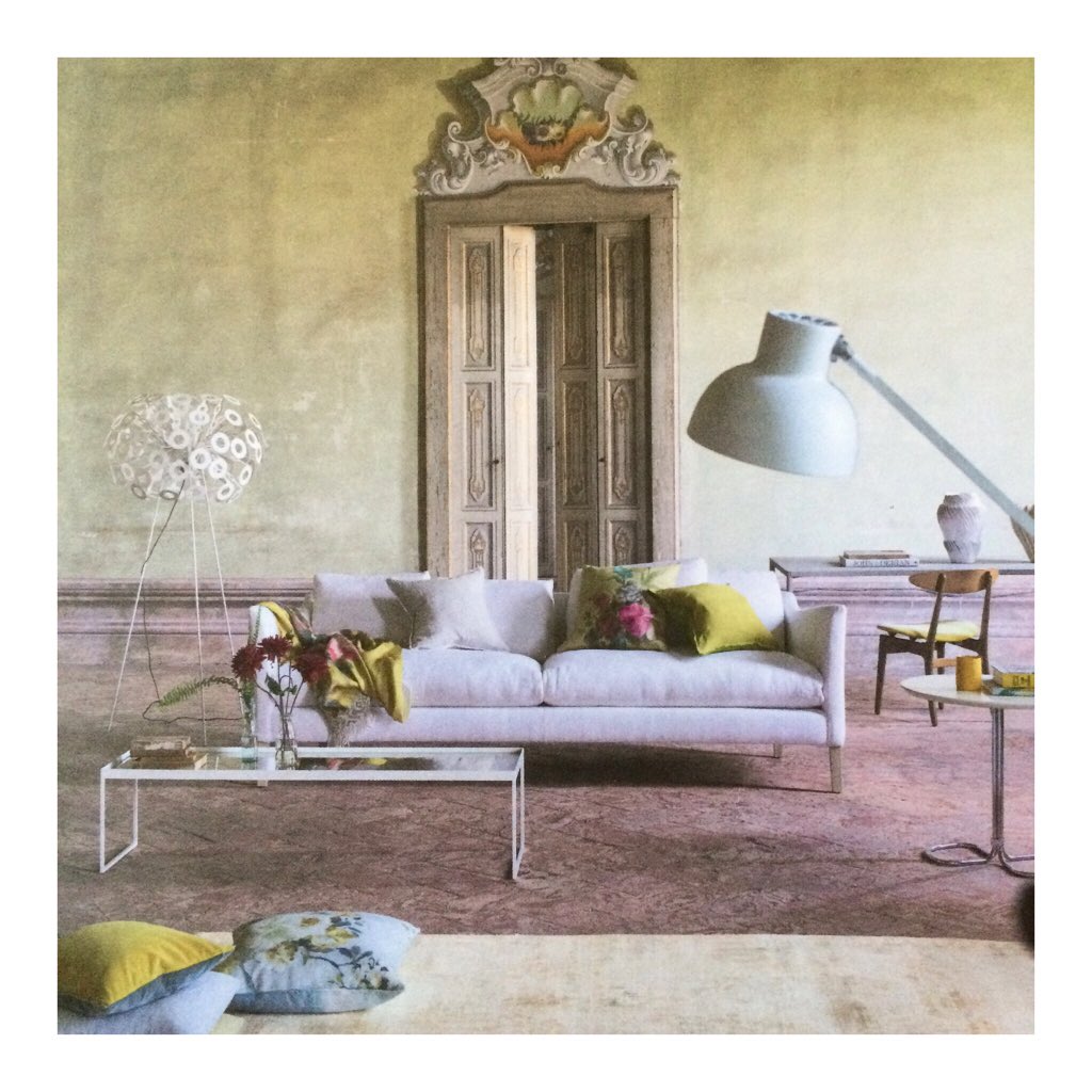 N E W altijd leuk om in januari de nieuwe collecties te zien en te starten met inkopen! Weer veel mooie accessoires ingekocht in verschillende frisse tinten. #sneakpeek #designersguild #ss18 #popofcolour #interior #lifestyle #woonwinkel #ontwerpstudio #Leiden