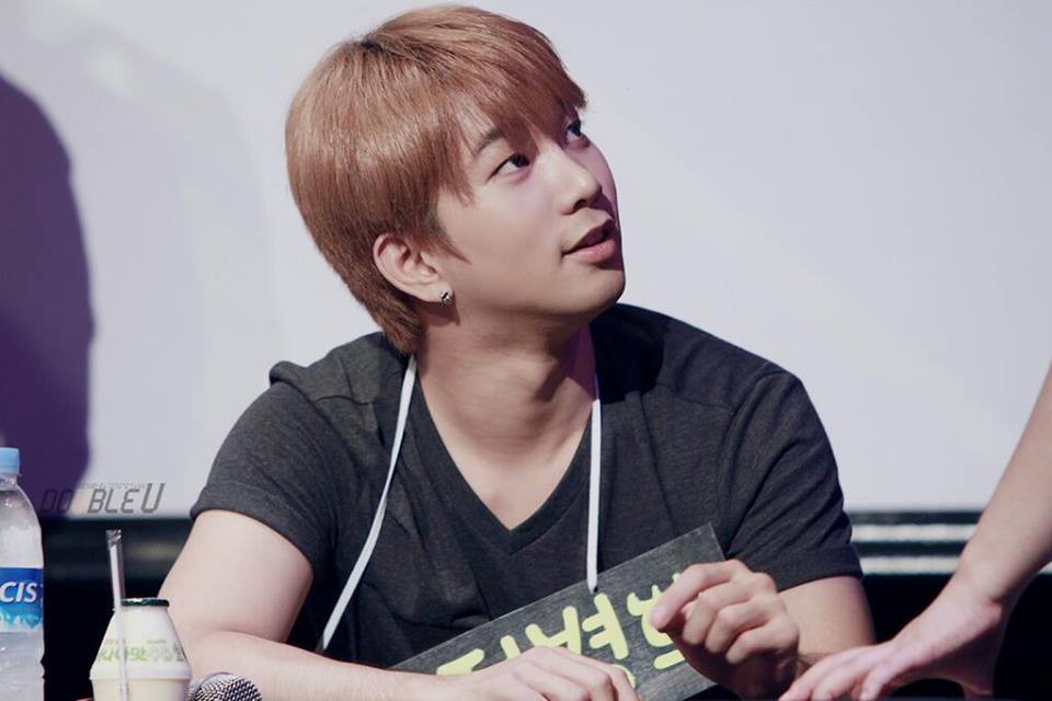 Dorky_MBLAQ's tweet photo. "What's wrong with you? Why you keep growing? I shave you twice a day, why you're not satisfied?!"
- G.O to his moustache
#YouAreNotAloneGO #WeLoveYouGO #TrueAplus #μ λ³ν¬λ€ν볡μ΄κ°μ₯μ€μνκ±°μΌ https://t.co/sP7rOG5v68