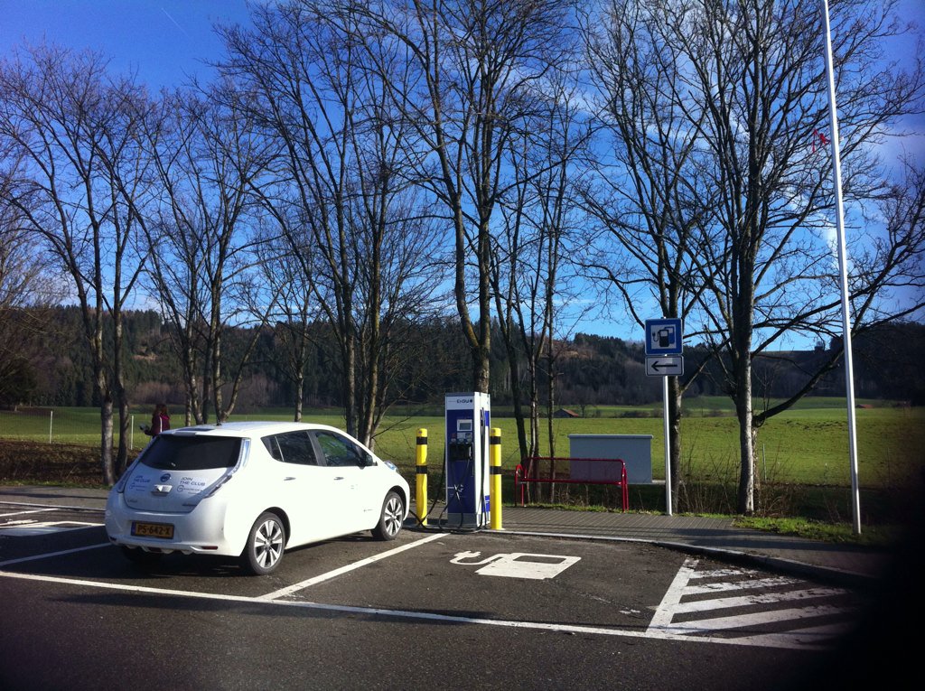 My_Leaf's tweet photo. First charge going home. #Dietmannsried @enbw #justpressstart #evholiday https://t.co/eBZvnyItgc