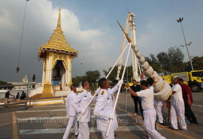 PostToday's tweet photo. พิธีรื้อถอนพระเมรุมาศจำลอง
สมเด็จพระเจ้าอยู่หัวมหาวชิราลงกรณ บดินทรเทพยวรางกูร ทรงพระกรุณาโปรดเกล้าโปรดกระหม่อมให้ พล.อ.สุรยทธ์ จุลานนท์ องคมนตรี เป็นผู้แทนพระองค์ประกอบพิธีรื้อถอนพระเมรุมาศจำลอง ณ พระลานพระราชวังดุสิต เขตดุสิต กรุงเทพมหานคร
ภาพ: ธิติ วรรณมณฑา
#PosttodayPhoto https://t.co/wxQfEwmODQ