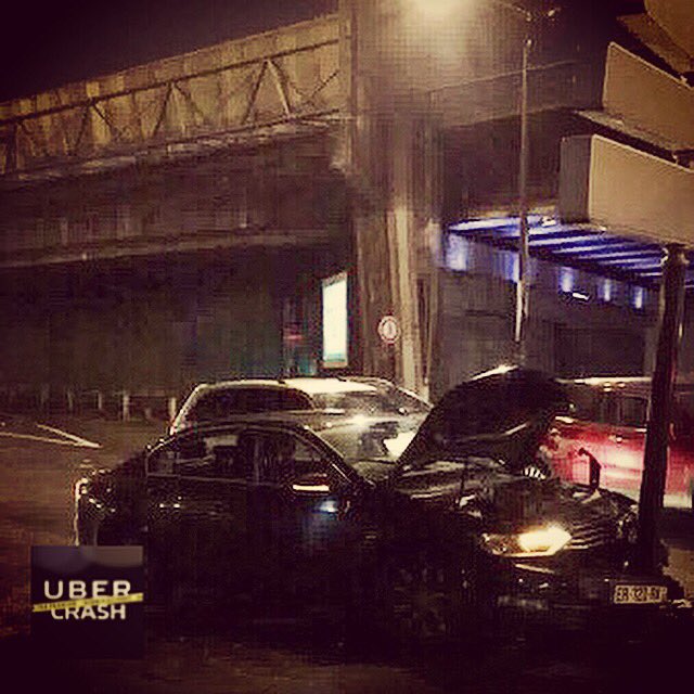 Uber_Crash's tweet photo. (Se) Prendre une direction ! #Uber #chauffeurprivé #LeCab #AlloCab #Snapcar #Marcel #Drive #Taxify ? #vtc #ubercrash https://t.co/phJe4ZvodB
