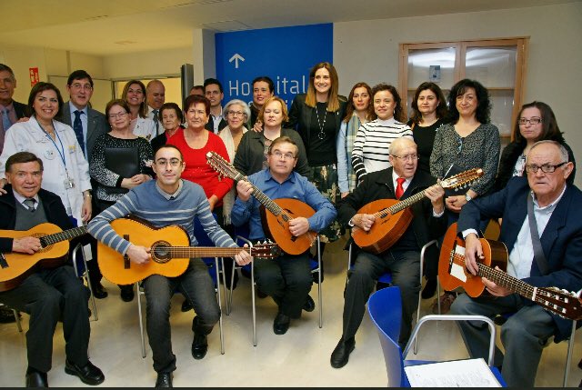 encarna_guillen's tweet photo. La #Hermandad #Anderos Ntra. Sra. de la #Salud donan "Niño Infante de la Salud" al H. Materno-infantil. Un honor ser su madrina! Muchas gracias #Hermandad @aguadearchena @AytoArchena @PatriciaArchena @AreaUnoArrixaca @Murciasalud y #Rondalla Ntra. Sra. del Rosario de #LaAlgaida https://t.co/04M3ul6DrU