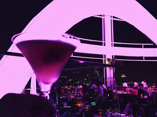 RedSkyBKK's tweet photo. Red Sky is feeling #Pink tonight !
Don’t miss our Happy Hour from 4 to 6pm and get a #free cocktail whenever you order one.
📷@alexlee456 https://t.co/DGoELxRDjp