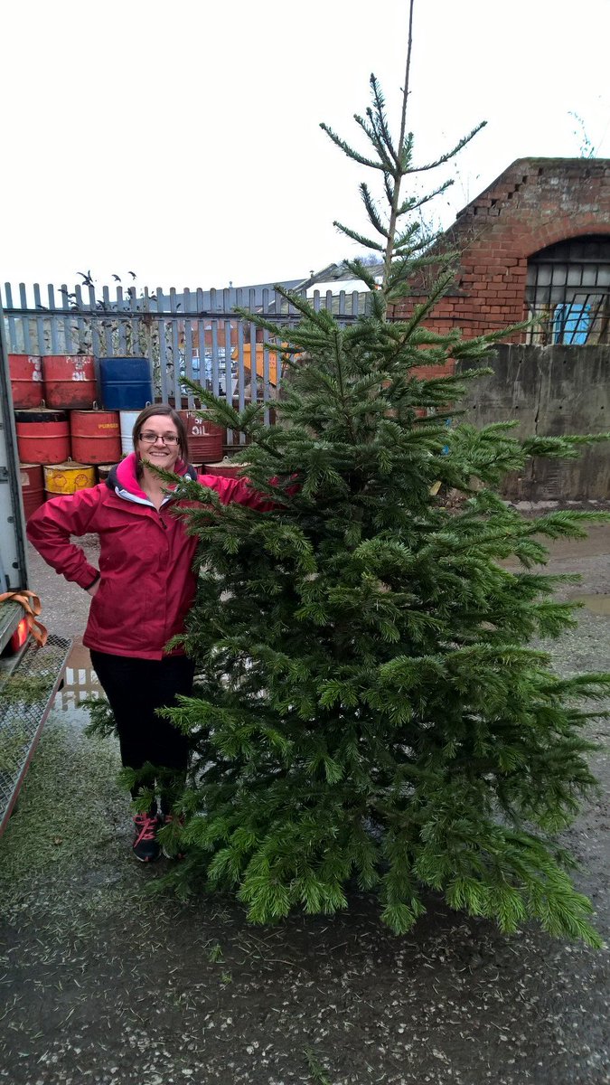 StBarnabasLinc's tweet photo. Thank you to all our wonderful volunteers who are out this weekend collecting Christmas trees to raise money #treecycle18 https://t.co/oFh4XG49Cn https://t.co/xxPrG89mKJ