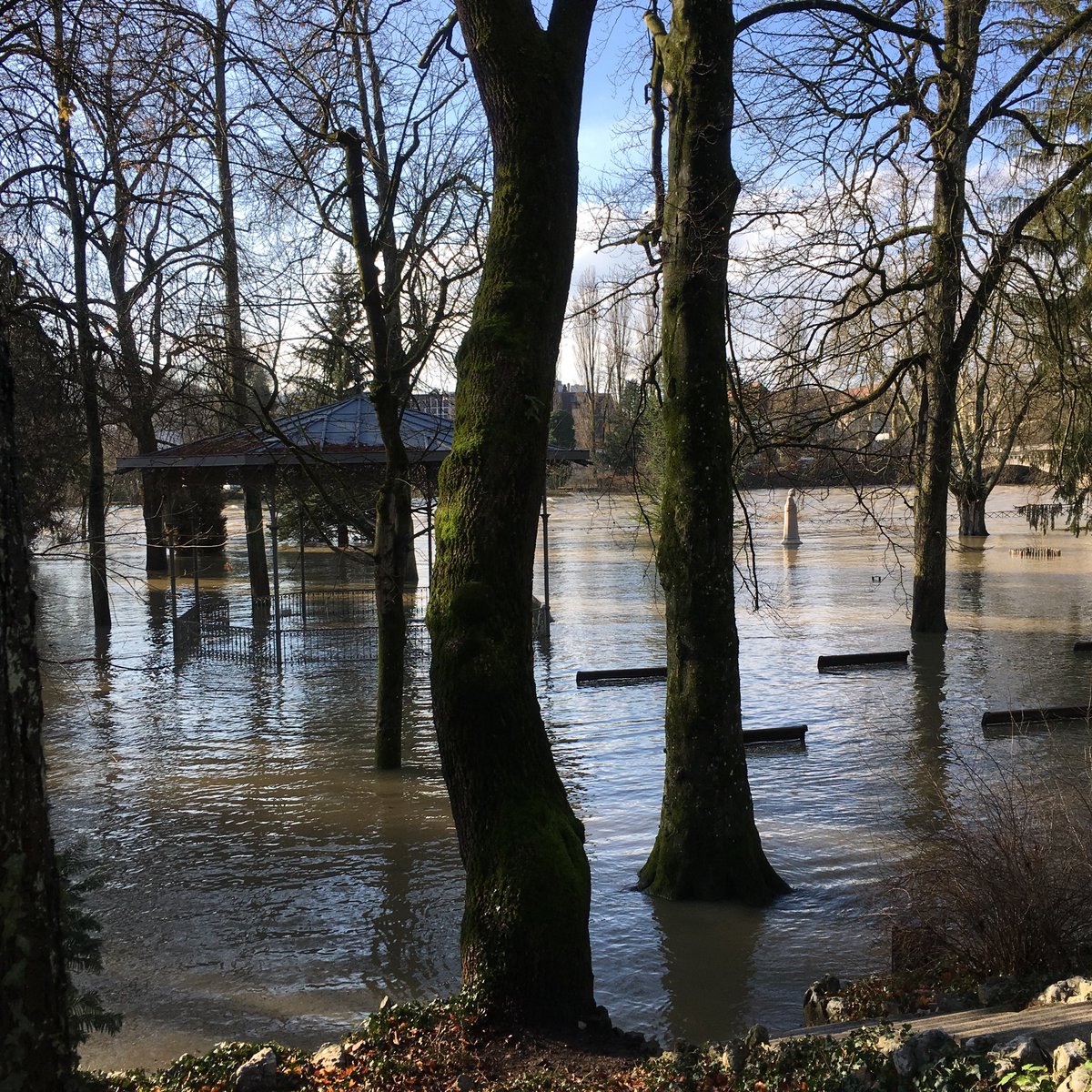 nathdebesac's tweet photo. #Micaud #besancon #crue https://t.co/cjejkd6BKu