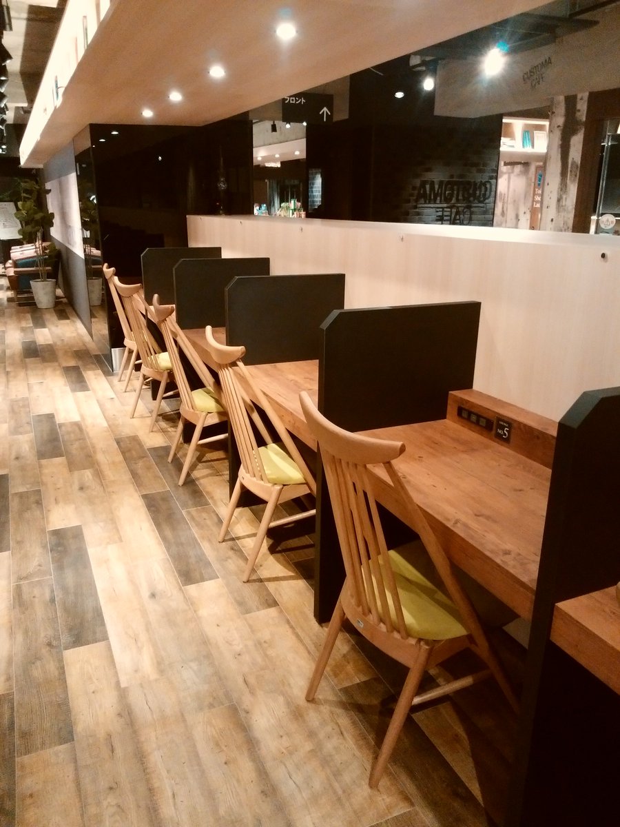 カスタマカフェ町田店 カスタマカフェ町田店 サクッとコミックだけ 読みたいときは ラウンジ席がオススメ ノ只今30分80円 コンセント付きなので 携帯電話の充電も出来ますよぉ 町田 ネットカフェ 連休明け T Co Phqyk3ny4n