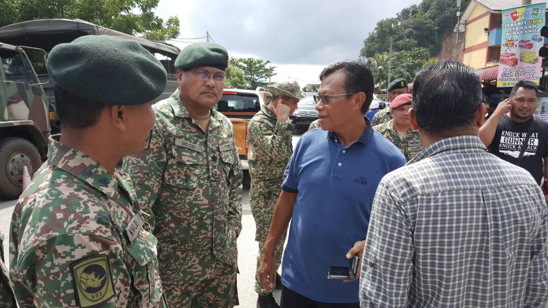 shaberyc's tweet photo. Salut tentera kita. Di mana2 mereka sedia membantu. https://t.co/a599vYd8GL