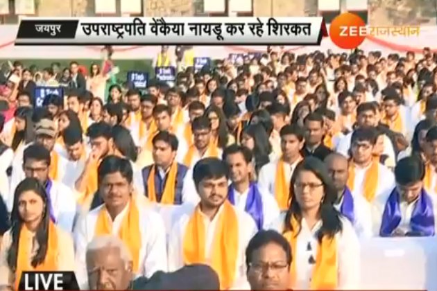 zeerajasthan_'s tweet photo. #MNIT का 12वां दीक्षांत समारोह आयोजित,उपराष्ट्रपति @MVenkaiahNaidu हैं मुख्य अतिथि, मंत्री राजपाल शेखावत भी कार्यक्रम में मौजूद,संस्थान निदेशक प्रो. उदयकुमार आर.यारगट्टी ने डिग्रीधारियों को दी बधाई,इसके साथ ही संस्थान की उपलब्धियों को गिनाया
#MNITConvocationCeremony
#NaiduinMNIT https://t.co/bDoMgBj3To