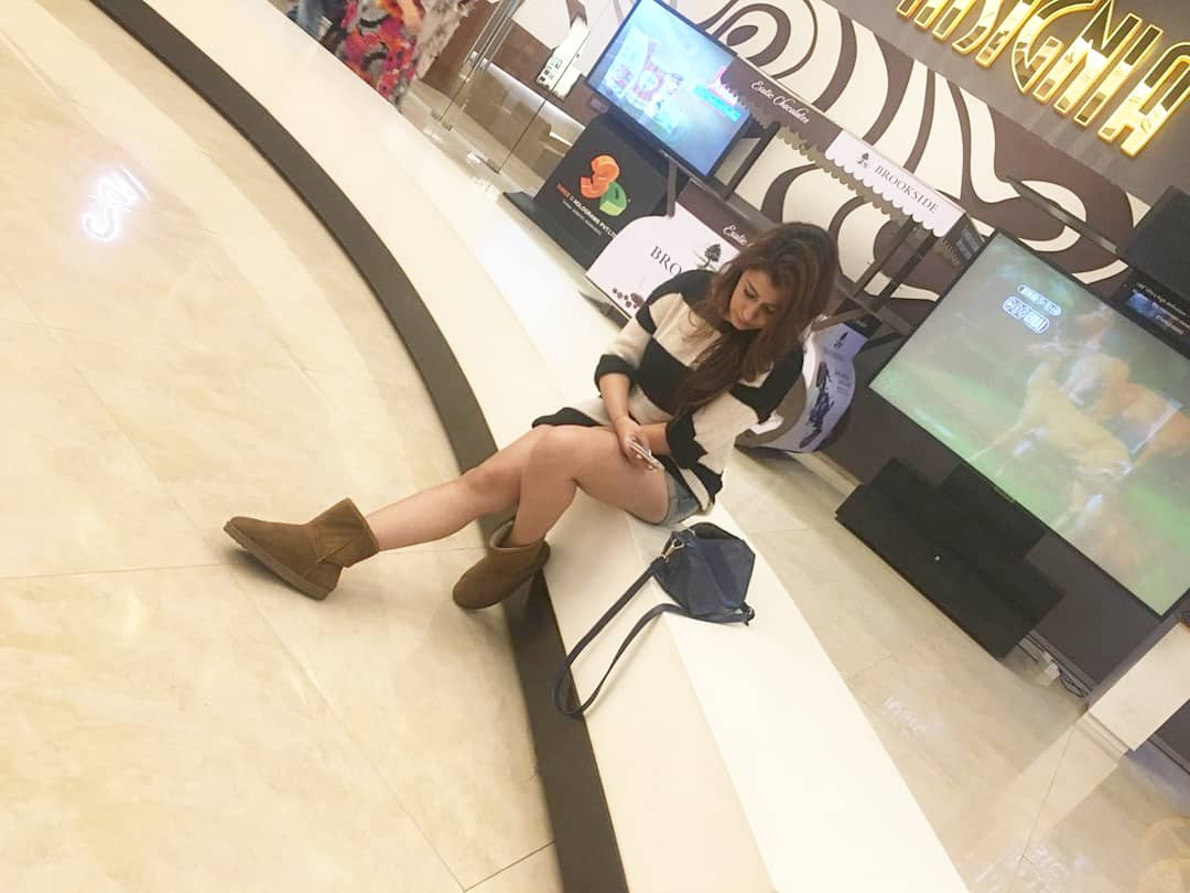 Candid is the new fake 🙆 #HappySaturday