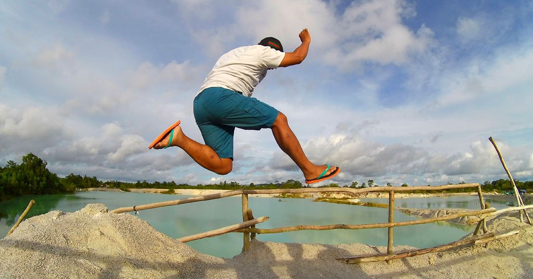 isawUKOfficial's tweet photo. Jumping into the weekend like IG @raditfirst 
Make your weekend Memorable one. Captured with #ISAWcam.
Learn more about the Brand New ISAW Touch at https://t.co/Izr4YS8Cuk #ISAWTouch #Camera #FreeYourAction https://t.co/jLQmhtcuzH