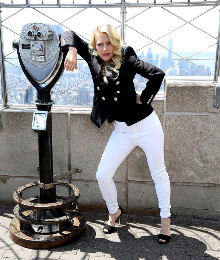 HAPPY BIRTHDAY KATE MCKINNON YOU GODDESS 