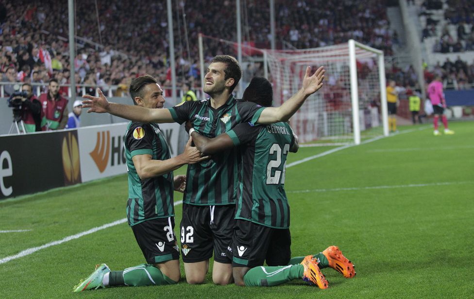 pbcomplutense's tweet photo. Hoy sí, ¡hoy es #DíaDeBetis , y más importante, es día de #ElGranDerbi ! Vamos a asaltar el Pizjuán, ¡y a demostrar de qué color es Sevilla! Sevilla F.C. - Real Betis.
#SevillaBetis #PBComplutense https://t.co/Qhy9HQeml9