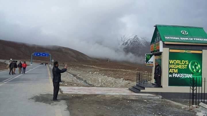 AmberJehangir's tweet photo. CPEC provides easy access to China. It cuts down the travelling time from 45 days to 10 days. Freight charges would also be less than the traditional route. #PakRisesWithCPEC https://t.co/HB6ZWHNIFU