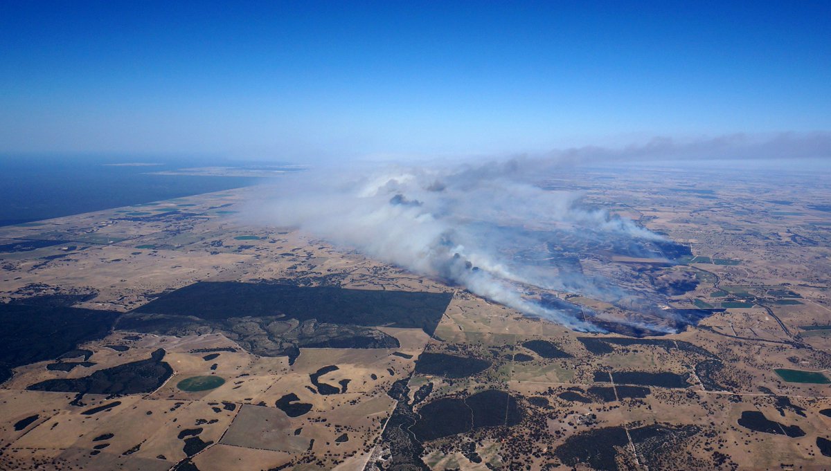 Fireflighttech's tweet photo. Aerial views of the #SHERWOOD #bushfire captured by one of our pilots at the height of the fire today (Saturday). Smoke plumes up to 10,000 feet above ground level. @abcsoutheastsa @abcnewsAdelaide @BrentonRagless https://t.co/5mlKOp3kJs