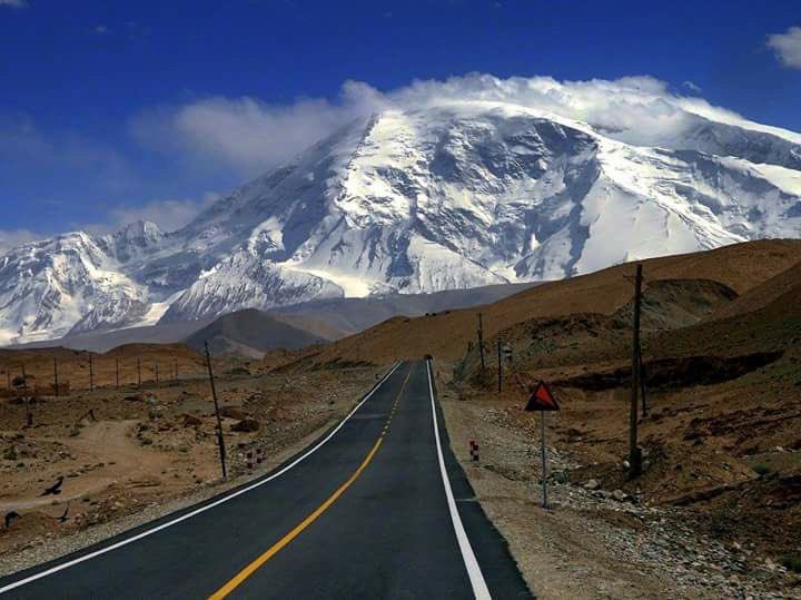 AmberJehangir's tweet photo. CPEC includes restructuring of decades old railways network keeping in view the modern standards. It also includes motorways, highways, industrial zones, economic zones, airports, etc. throughout the country. @zlj517 #PakRisesWithCPEC https://t.co/XmL8yGL1Mk