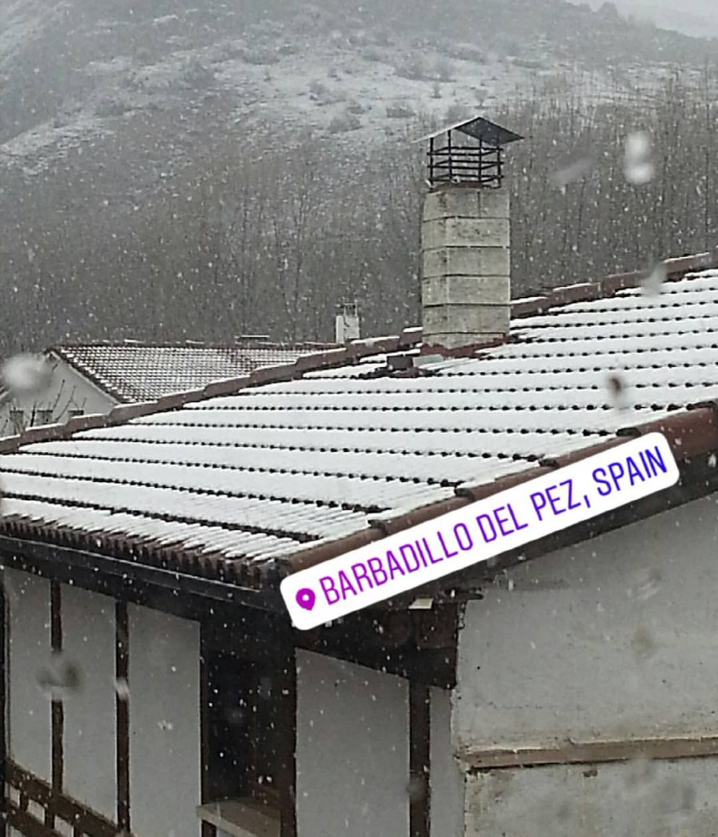 #BarbadilloDelPez se va llenando de #nieve y empieza a sumar centímetros #SierraDeLaDemanda #Burgos #LaponiaBurgalesa 🌨 🌬 ❄ #nieve