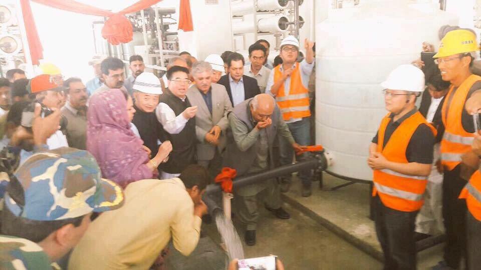 AmberJehangir's tweet photo. Water Treatment Plant operational in #Gwadar by Chinese company
5 million gallon desalination water plant has established in Gwadar to supply water to the residents of the area. Plant inaugurated on 1st January, 2018. #PakRisesWithCPEC https://t.co/XKTsAQE35i