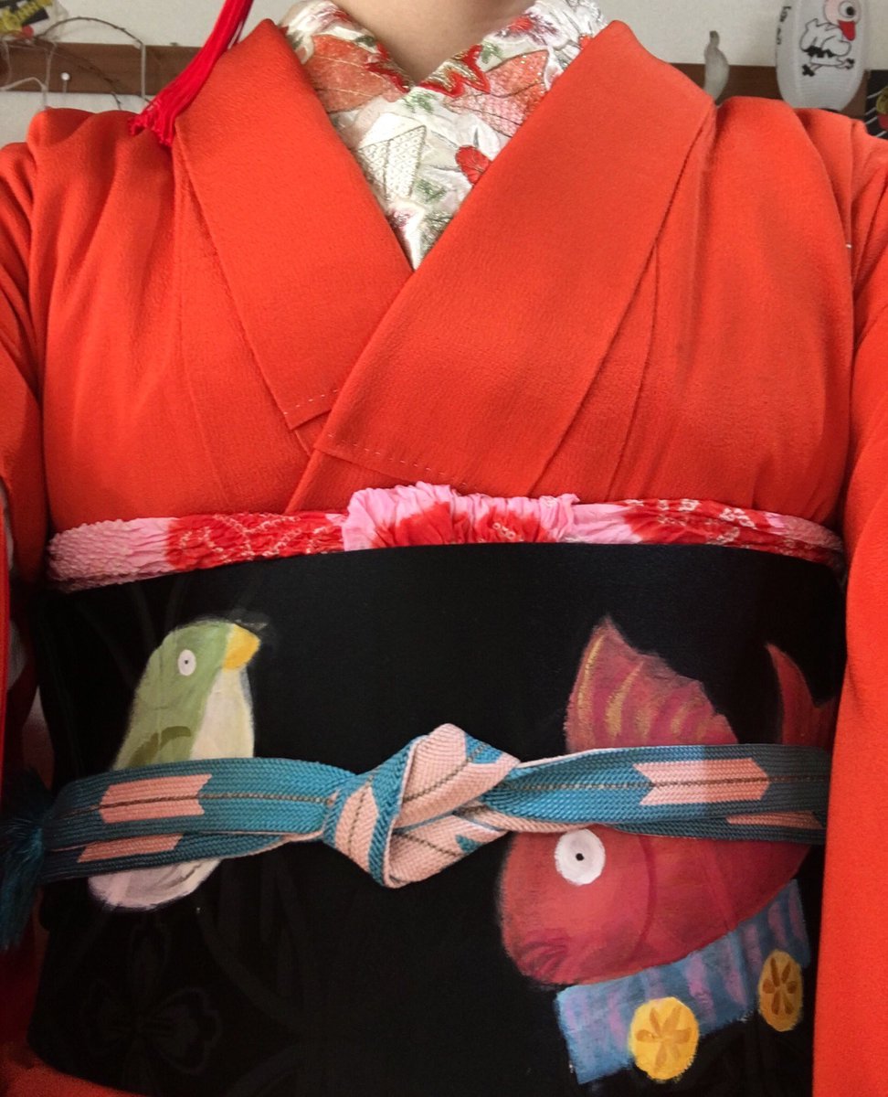 るう アンティーク着物沼 3 日本髪に赤い鶴の振袖と独楽の刺繍帯でお正月らしいコーデ 自作の手描きの 犬張子玩具柄帯 髪飾りは 寿喜堂 さんの鞠簪と銀ビラに熊手犬張子 落ちやすいのでとった笑 着物自画撮り部 アンティーク着物 るう アンティーク着物沼 3 日本髪に赤い鶴の振袖と独楽の刺繍帯でお正月らしいコーデ 自作の手描きの 犬張子玩具柄帯 髪飾りは 寿喜堂 さんの鞠簪と銀ビラに熊手犬張子 落ちやすいのでとった笑 着物自画撮り部 アンティーク着物