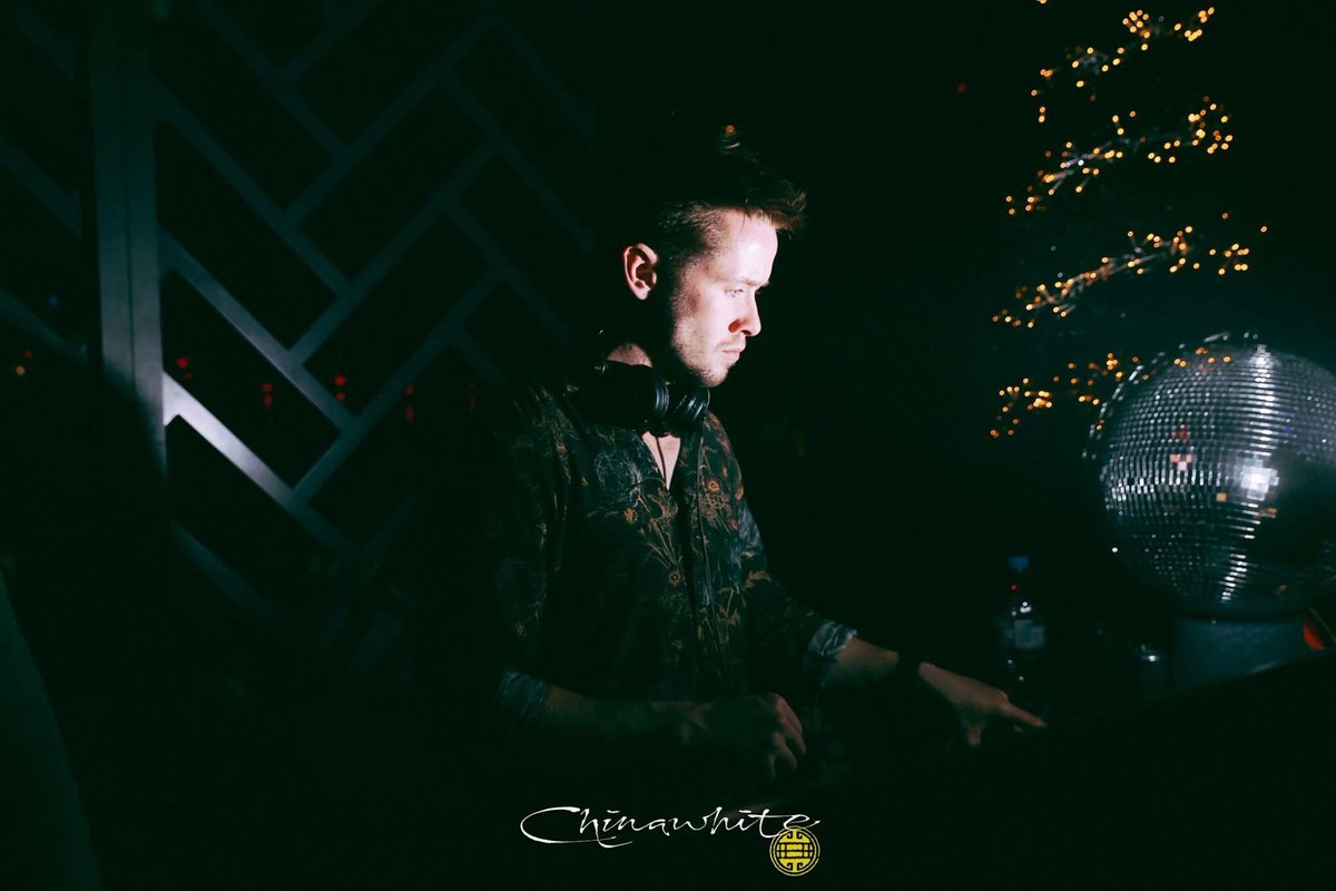 Treat yourself January 😍🍾✨

Two for One entry at ICONIC tonight with DJ ROSCOE🎶🖤

PM for VIP service🙌

#ChinawhiteNI #TreatYoSelf #Weekend #Iconic