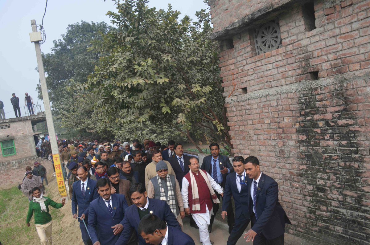NitishKumar's tweet photo. विकास कार्यों की समीक्षा यात्रा के दौरान बेगूसराय में 7 निश्चय के अंतर्गत योजनाओं के क्रियान्वयन एवं विकास कार्यों की प्रगति का जायजा लेते हुए।
https://t.co/NoGTGGyKqB https://t.co/Fd3Q2sYx9D