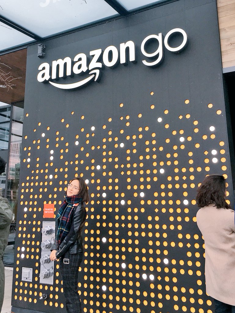 ColumbiaBizCMC's tweet image. Yesterday, we finished the day with our many friends and @Columbia_Biz alumni at @amazon! Special thanks to Sehee, David, and Brian Olsavsky, SVP + CFO for having us #CBSAtTheCenter