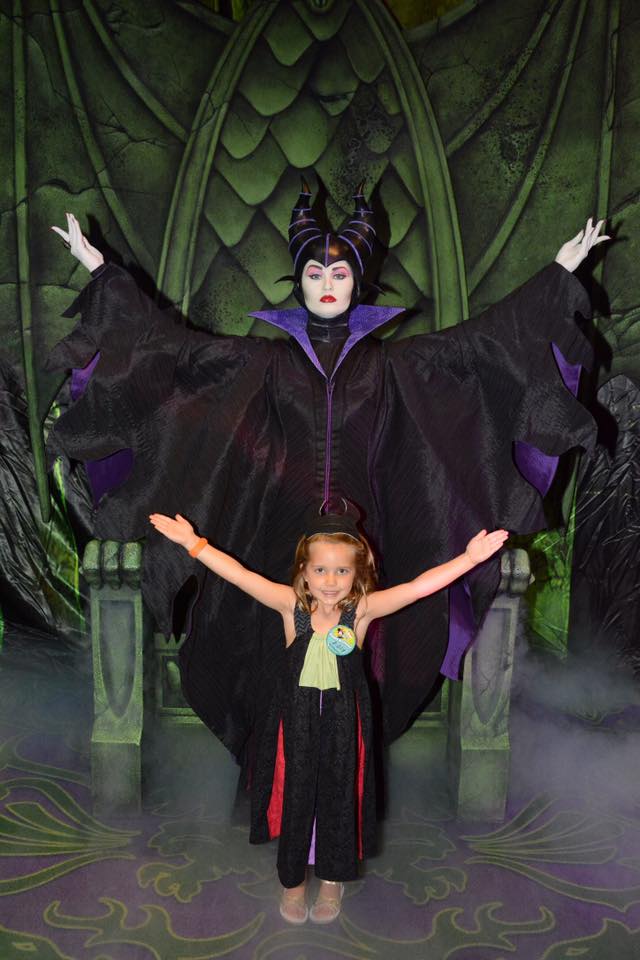 FairyGdMtherMKD's tweet photo. MKDs know that they are Queens! #MKDGEN2 #MKD #disneyworld #MAL2018 #tinycosplay #dressup #Disneyqueen #Villian Follow us for more. https://t.co/ZiMkWH8npa
