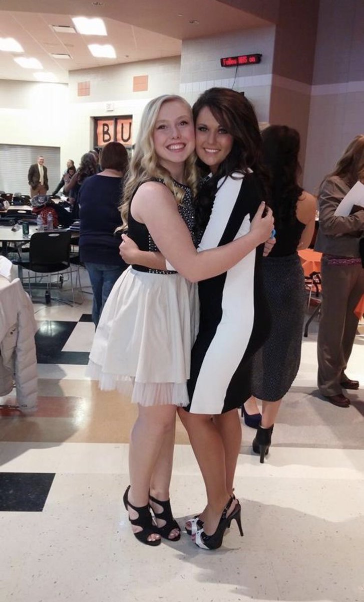 MaggieSalmons5's tweet photo. HBD @karahmcalister 🎉💓 I love &amp; miss you sooo much :( hope your day is as sweet as you😚 https://t.co/8G1NMWRHWV