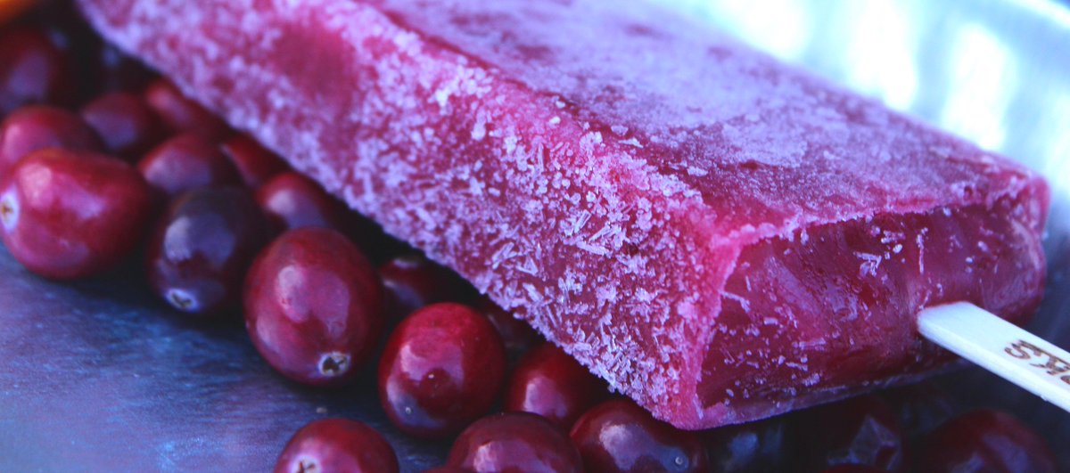 ThePopWorks's tweet image. It's still frosty outside, so pair that frost with a deliciously frosty Cranberry Orange pop. #PopworksBG #ArtisanPops #CranberryOrange