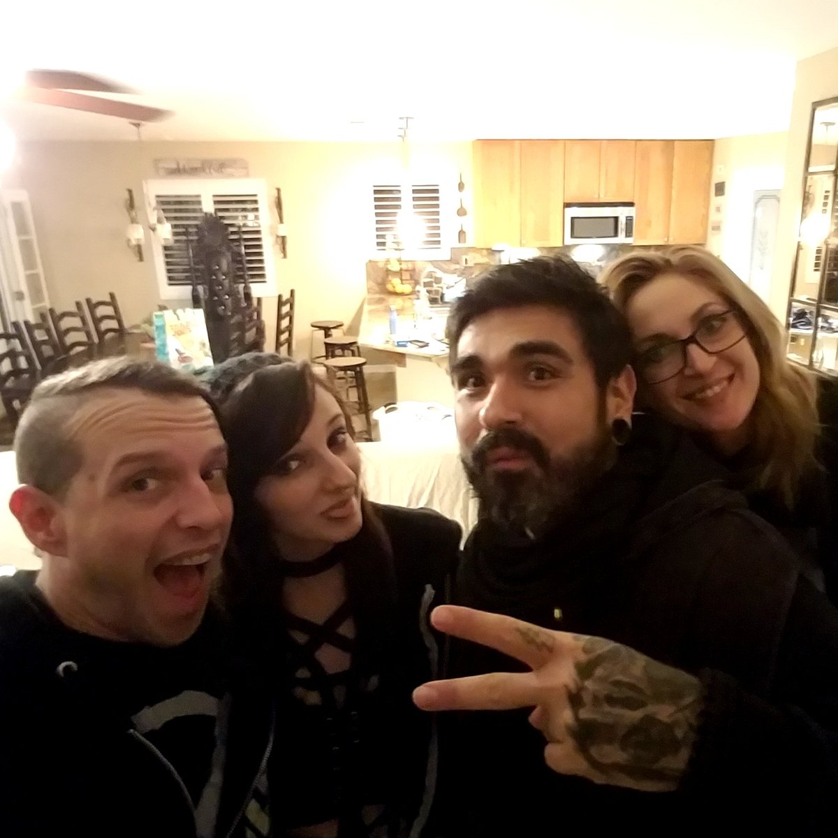 deckerdrummer's tweet photo. Waxing philosophical w/ these brains. #TeamKner #VanAllenBelt #FlatEarth #FrozenUniverse #QuantumMechanics #RepressedHomosexuality #StarWars https://t.co/TXTLrVaEn4