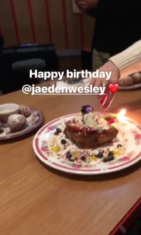 jackdgraazer's tweet photo. te soplo la vela https://t.co/mkd3Iw4qP5