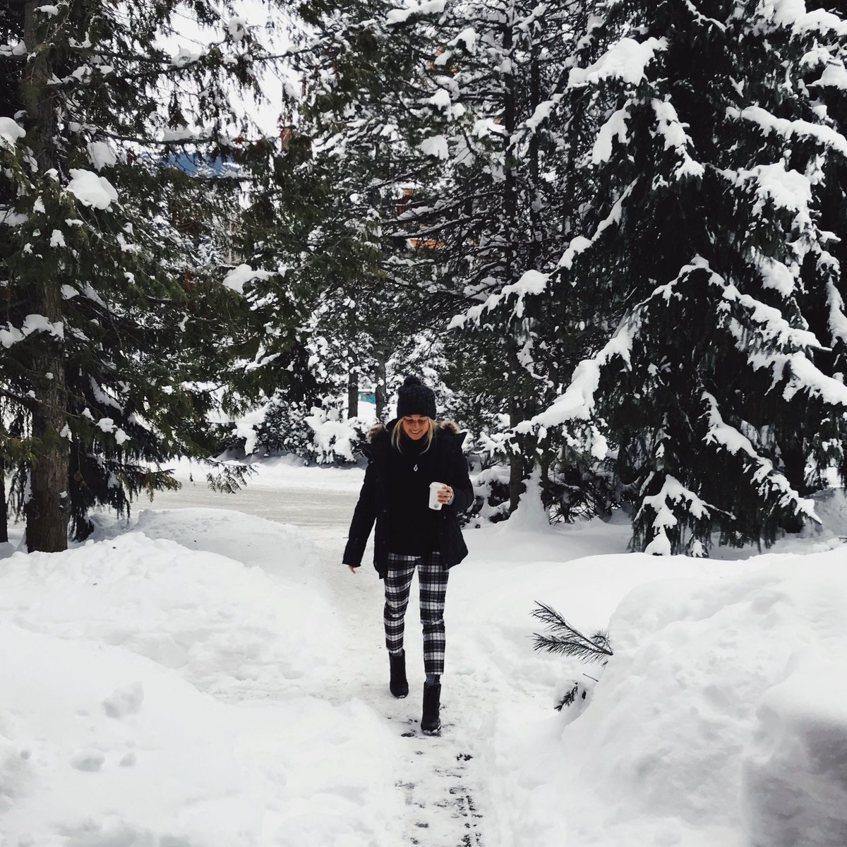 This will always feel like some sort of ‘Christmas magic’ to me ❄️💫:) Colossians 1:17 *Everything <a href="/volcomwomens/">Volcom Womens</a>