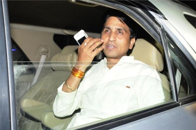 आप नेता <a href="/DrKumarVishwas/">Dr Kumar Vishvas</a> अजमेर में,85वर्षीय सास लक्ष्मी देवी का हुआ निधन,आज लोहाखान मोक्षधाम में हुई अंत्येष्टि,सास के अंतिम संस्कार में हुए शामिल विश्वास,अजमेर में भोपों के बाड़ा में है ससुराल,लेक्चरर मंजू टाक हैं कुमार विश्वास की पत्नी